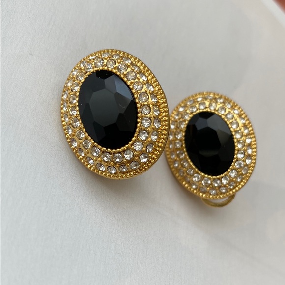 Host Pick - Flore mure signed gold tone clip on earrings - Picture 4 of 7